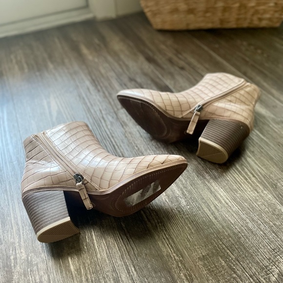 Blush Pink Patent Leather Ankle Booties Size 8 - Picture 6 of 10